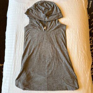 Under Armour Women's XS Gray Sleeveless Hooded Open Back Athletic Tee